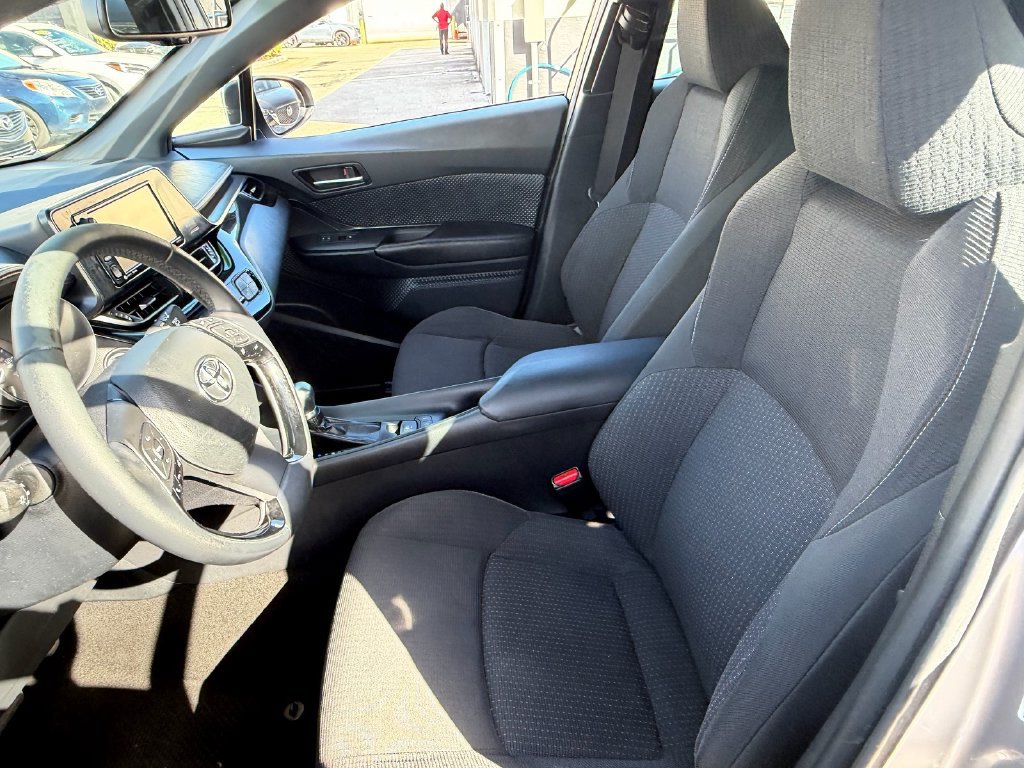 Used 2018 Toyota C-HR XLE FWD image 10