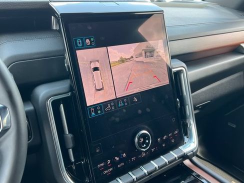 Used 2025 GMC Yukon XL Denali AWD/4WD image 29
