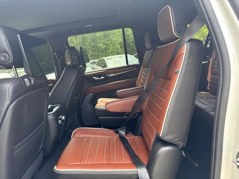 Used 2023 GMC Yukon XL Denali Ultimate AWD/4WD image 29