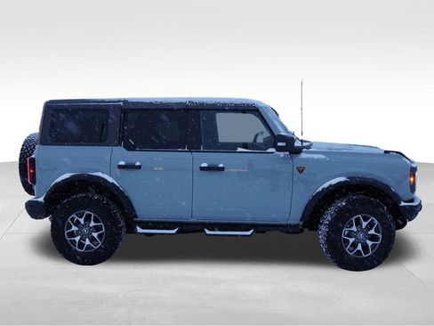 Used 2024 Ford Bronco Badlands image 3