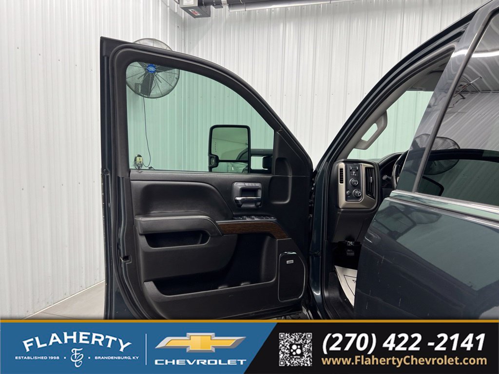 Used 2019 GMC Sierra 2500 Denali w/ Duramax Plus Package AWD/4WD image 8