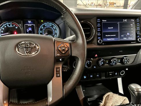 Used 2020 Toyota Tacoma TRD Sport w/ Technology Package AWD/4WD image 23
