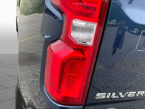 Used 2021 Chevrolet Silverado 1500 Custom Trail Boss AWD/4WD image 28