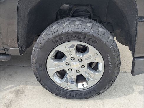 Used 2018 Chevrolet Silverado 1500 LT w/ All Star Edition AWD/4WD image 17