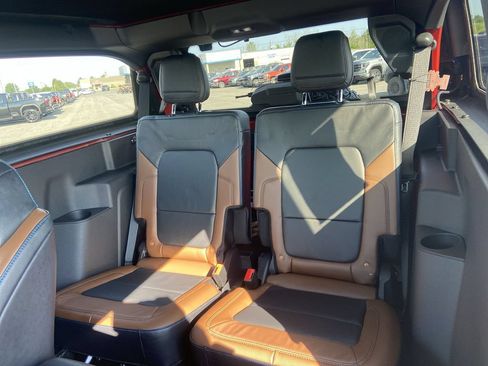Used 2022 Ford Bronco Outer Banks w/ Sasquatch Package AWD/4WD image 25