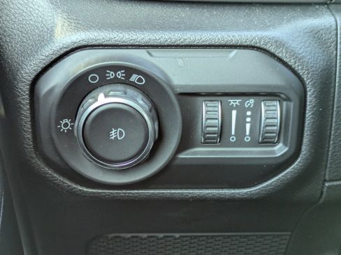 Used 2021 Jeep Wrangler Unlimited Sport AWD/4WD image 13