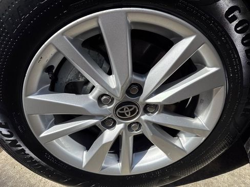 Used 2025 Toyota Camry LE image 33