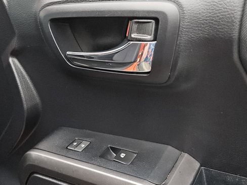Used 2018 Toyota Tacoma TRD Sport w/ Technology Package RWD image 31