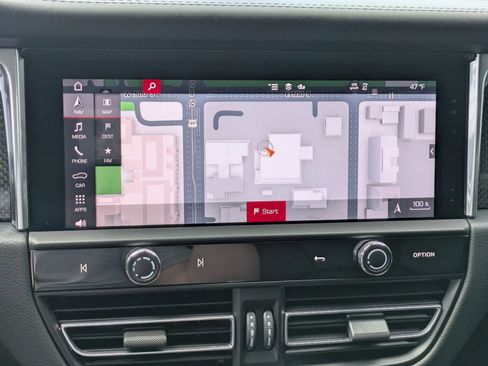 Used 2025 Porsche Macan GTS image 23