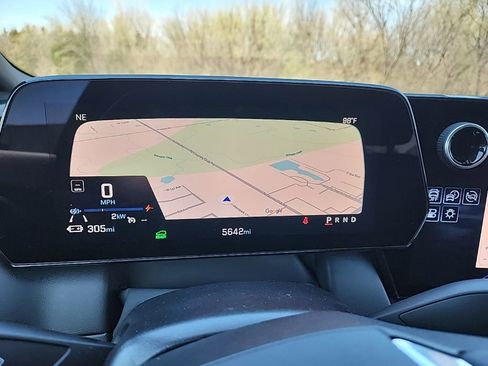 Certified 2025 Chevrolet Equinox EV LT w/ Convenience Package image 33