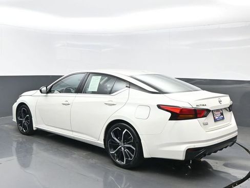 Used 2025 Nissan Altima 2.5 SR w/ SR Premium Package FWD image 3