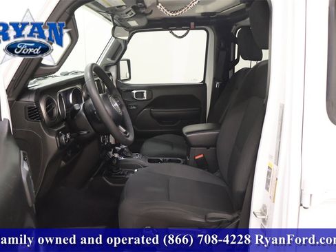 Used 2023 Jeep Gladiator Willys image 9