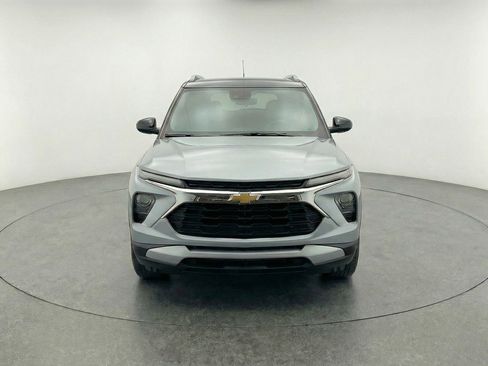 Used 2025 Chevrolet TrailBlazer LT FWD image 2