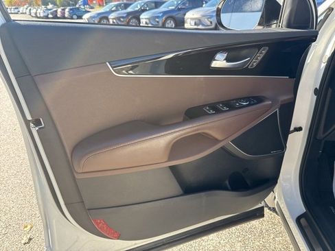 Used 2020 Kia Sorento SX image 16