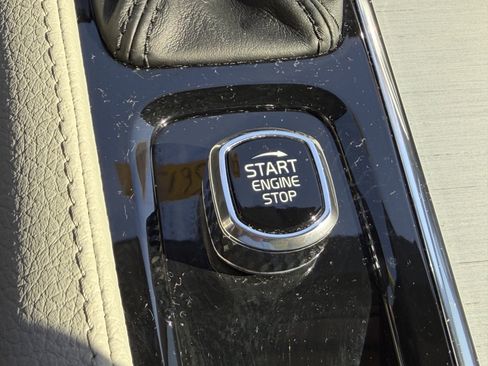 Certified 2022 Volvo XC90 T5 Momentum image 25