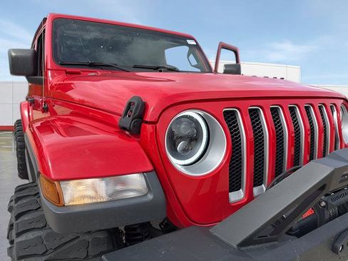 Used 2019 Jeep Wrangler Unlimited Sahara AWD/4WD image 8
