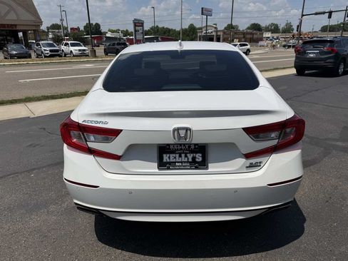 Used 2018 Honda Accord Touring image 4