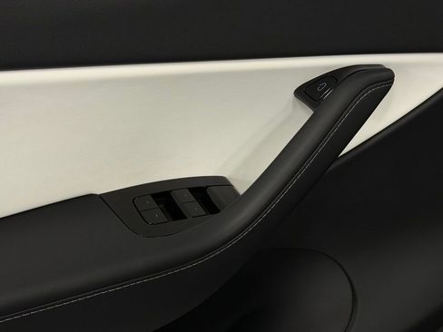 Used 2021 Tesla Model Y Performance image 12