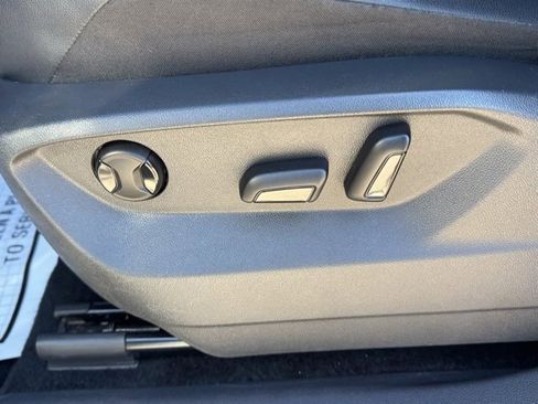 Used 2019 Volkswagen Tiguan SE w/ Panoramic Sunroof Package image 10