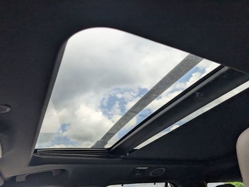 Used 2022 Ford Explorer King Ranch w/ Technology Package AWD/4WD image 13