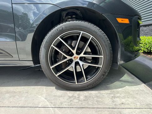 Certified 2024 Porsche Macan AWD/4WD image 15
