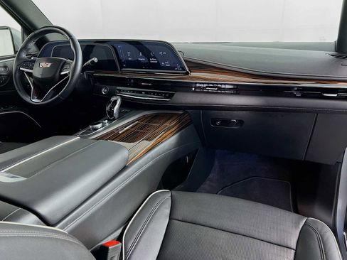 Used 2023 Cadillac Escalade Premium Luxury image 31