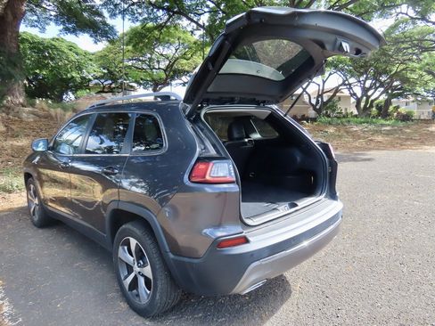Used 2021 Jeep Cherokee Limited w/ Elite Package FWD image 9