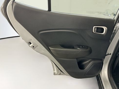 Used 2021 Hyundai Venue SE FWD image 26