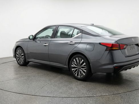 Used 2025 Nissan Altima 2.5 SV FWD image 6