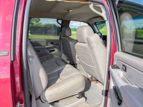 Used 2006 Chevrolet Silverado 2500 LT w/ Onstar Plus Package RWD image 22