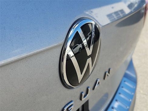 Certified 2022 Volkswagen Tiguan SE image 29