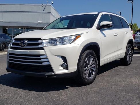 Used 2017 Toyota Highlander XLE AWD/4WD image 4