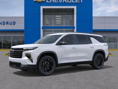 New 2026 Chevrolet Traverse LT image 2
