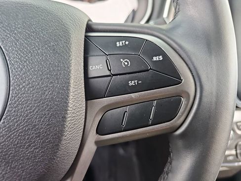 Used 2019 Jeep Cherokee Latitude Plus image 12