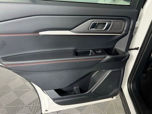 Used 2025 Ford Explorer ST-Line w/ Premium Package image 29