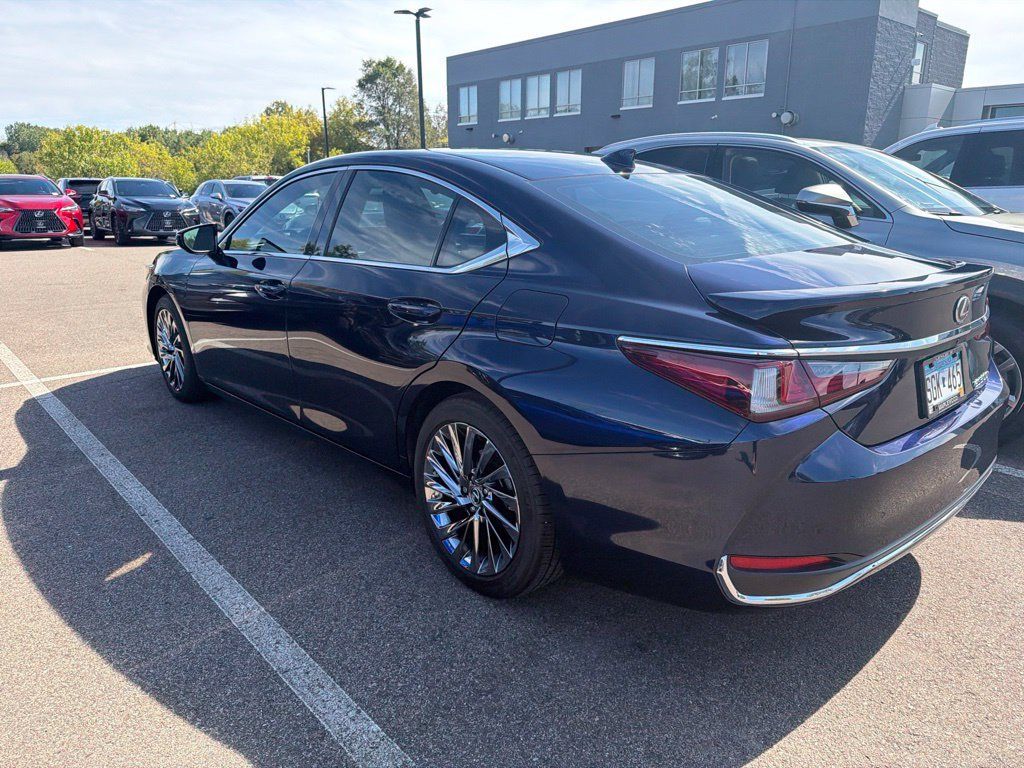 Used 2025 Lexus ES 300h Ultra Luxury FWD image 12