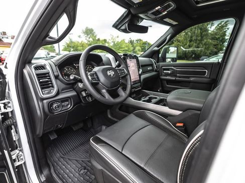 Used 2025 RAM 3500 Laramie AWD/4WD image 23