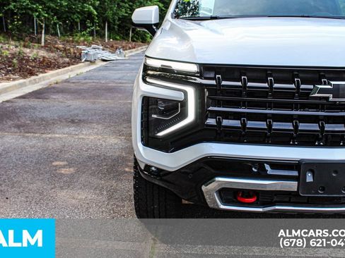 Used 2025 Chevrolet Suburban Z71 AWD/4WD image 12