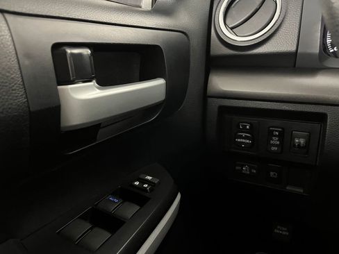 Used 2018 Toyota Tundra SR5 AWD/4WD image 23