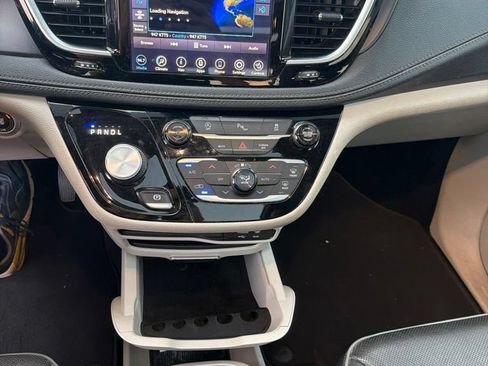 Used 2020 Chrysler Pacifica Limited FWD image 8