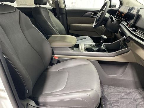 New 2026 Kia Carnival FWD image 21