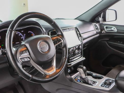 Used 2020 Jeep Grand Cherokee Altitude image 23