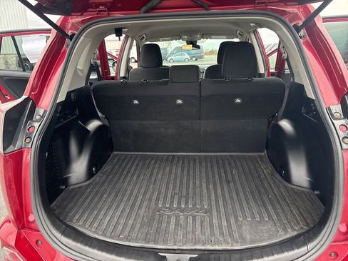 Used 2018 Toyota RAV4 LE image 29