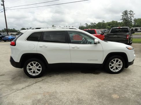 Used 2016 Jeep Cherokee Latitude w/ Comfort/Convenience Group FWD image 5