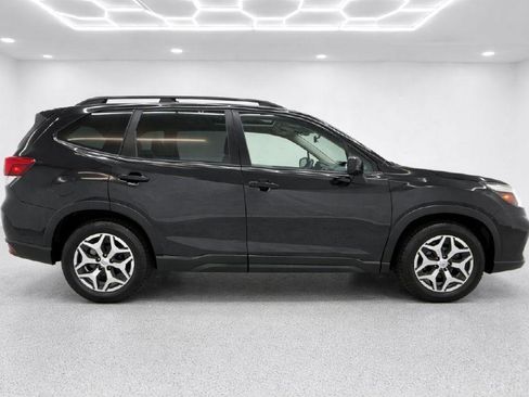 Used 2019 Subaru Forester Premium w/ All-Weather Package AWD/4WD image 2