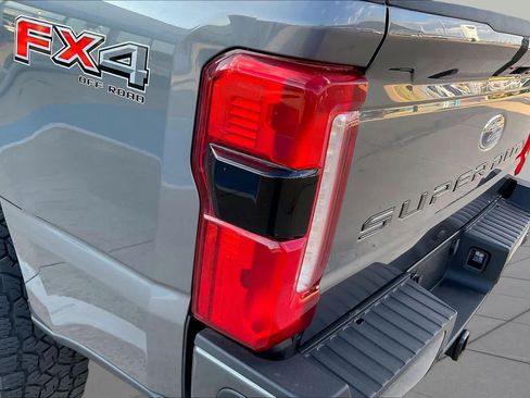 Used 2023 Ford F250 Lariat w/ Lariat Ultimate Package AWD/4WD image 27