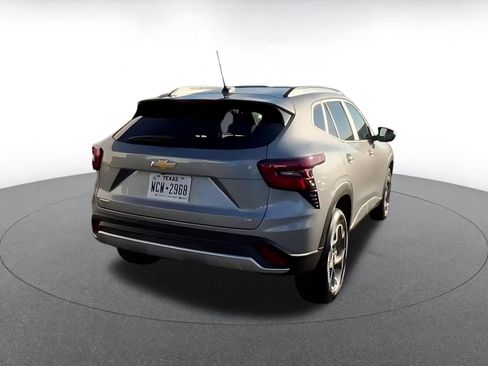 Used 2025 Chevrolet Trax LT image 13