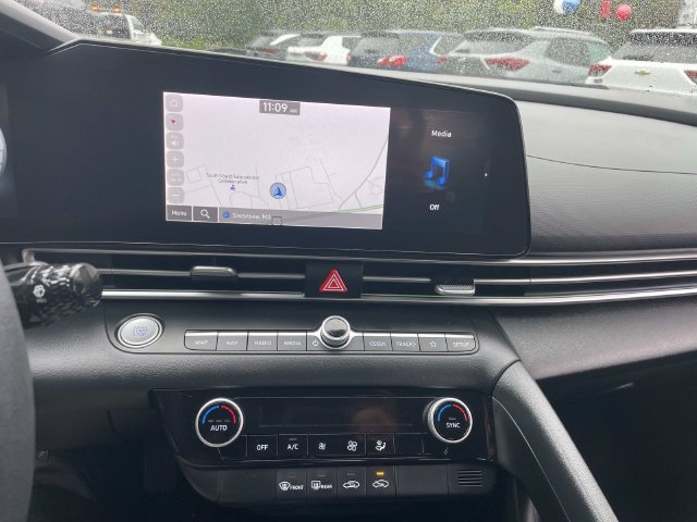 Used 2024 Hyundai Elantra SEL FWD image 22