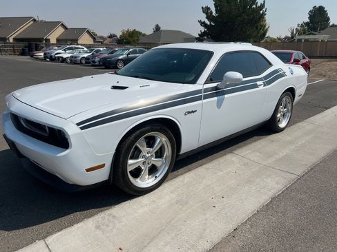 Used 2014 Dodge Challenger R/T RWD image 29