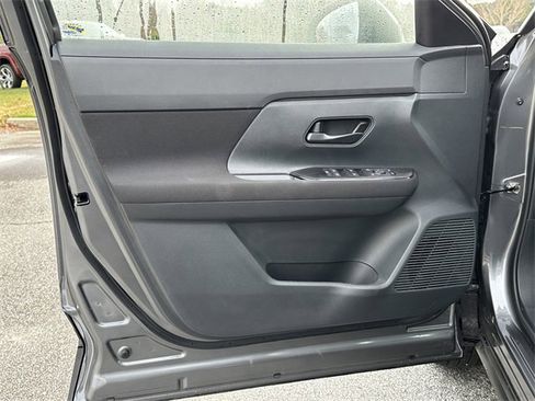 Certified 2025 Nissan Kicks S image 11